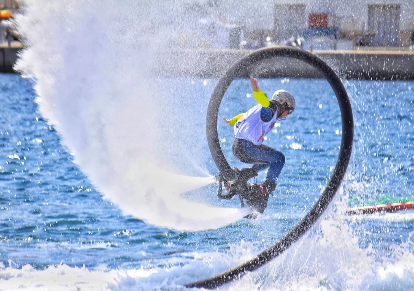 Fly ski